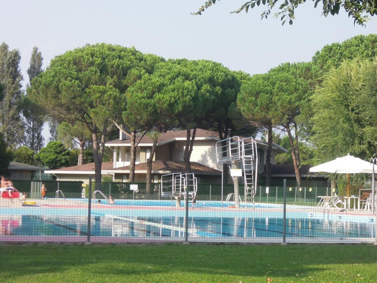 Swimming Pool Paradise For Your Family Apartment Bibione Bagian luar foto