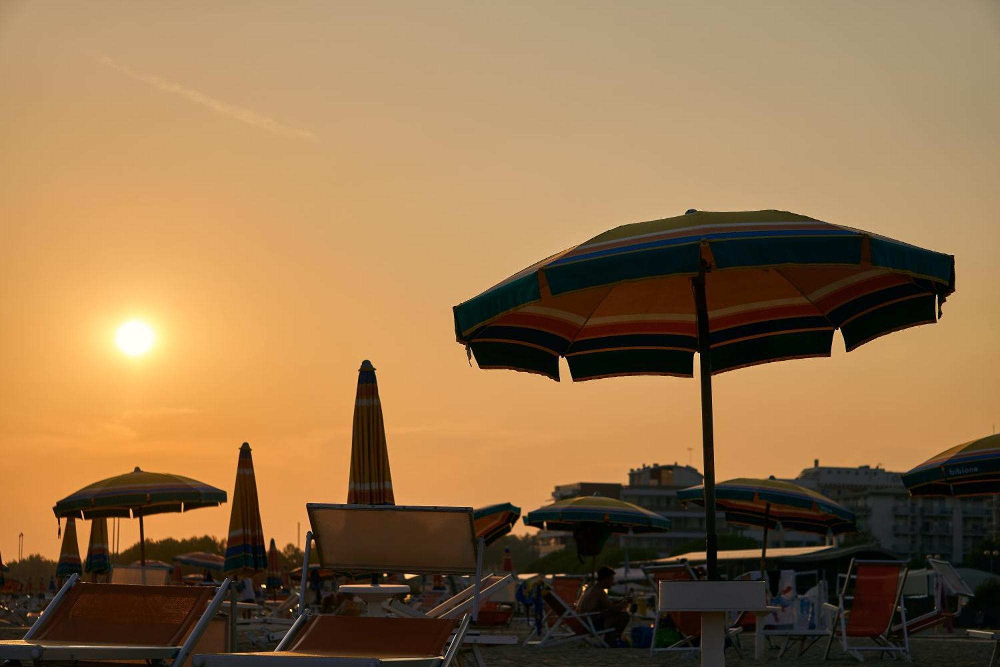 Swimming Pool Paradise For Your Family Apartment Bibione Bagian luar foto